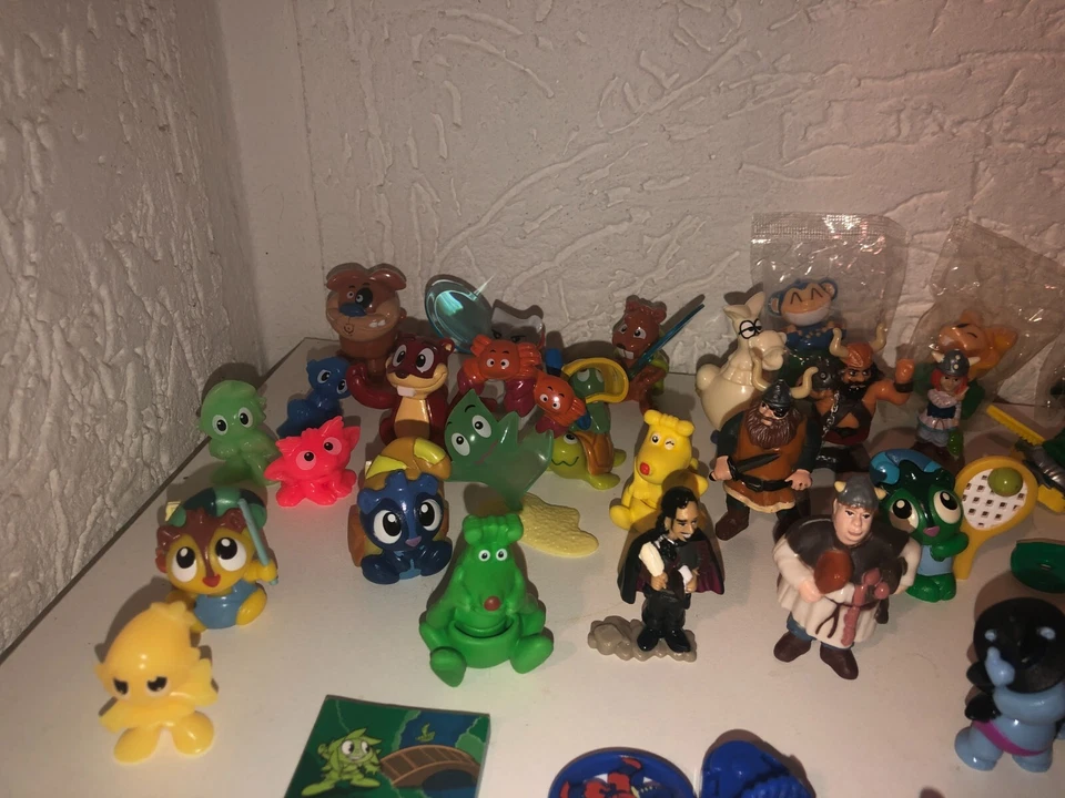 Ü-Ei Paket 2009 ca. 50 Spielzeuge & Figuren  u. a. Happy Hippo, Wickie - Bild 2 von 4