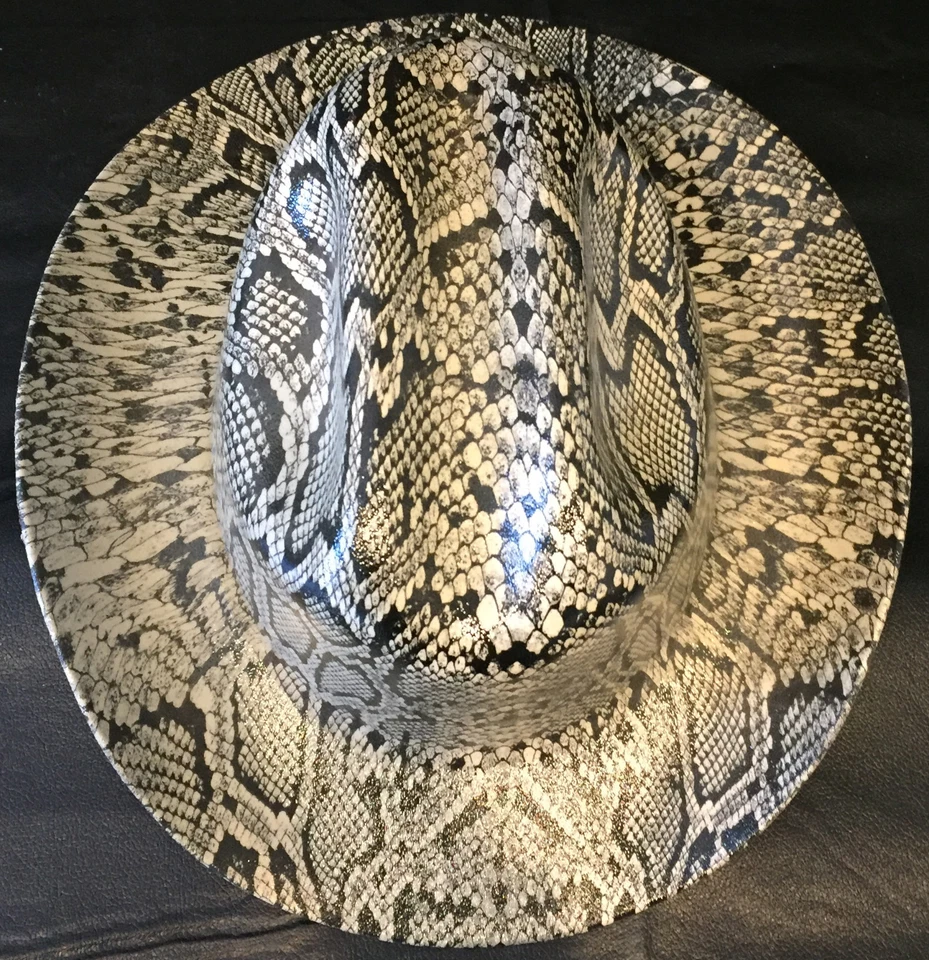Sombrero duro Kimberly Clark Outlaw Hydro Dipped personalizado piel de serpiente bronceada Foto 4 de 4