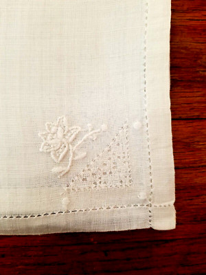 12 VTG Starched White Organdy Linen Tea Napkins w Pull Drawn Thread Embroidery