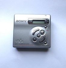 Sony MD Walkman - Minidisc Player/Recorder - Silver (MZ-R501/SM)