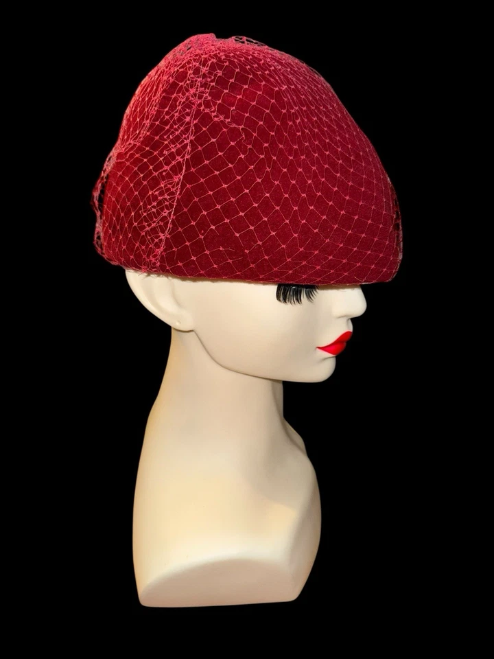 Vintage Terciopelo Rojo Jaula Pájaros Velo Terciopelo Años 50’s Sombrero Cloche Foto 3 de 4