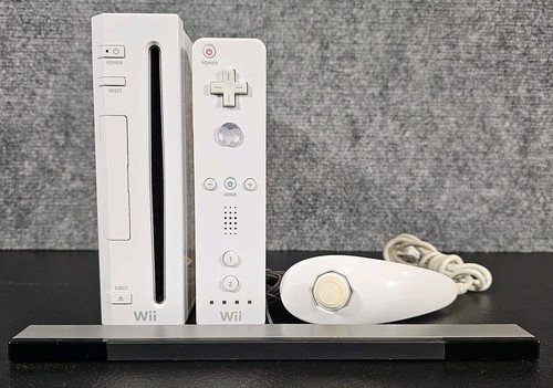 Nintendo Wii White Console Bundle RVL-001 TESTED