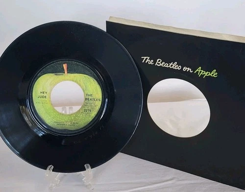 THE BEATLES  1968  7" 45 RPM Hey Jude & Revolution on Apple 2276 VG Condition