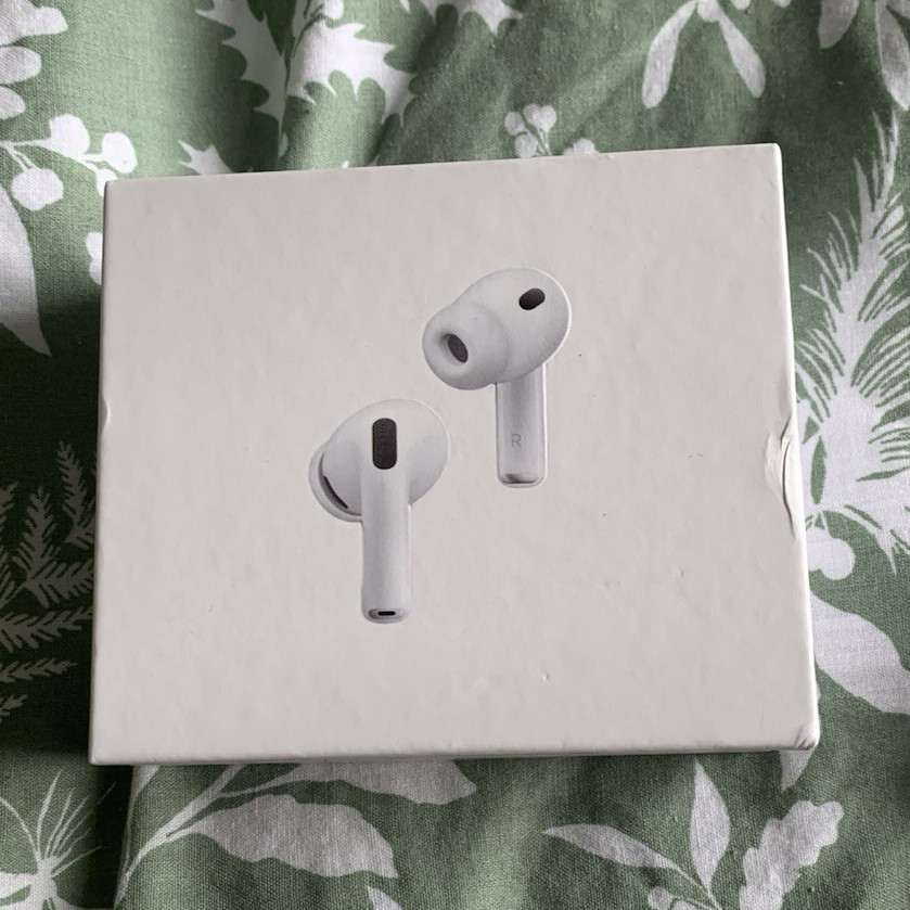 Apple AirPods Pro 3 In-Ear Earbuds Bluetooth White with Charging Case