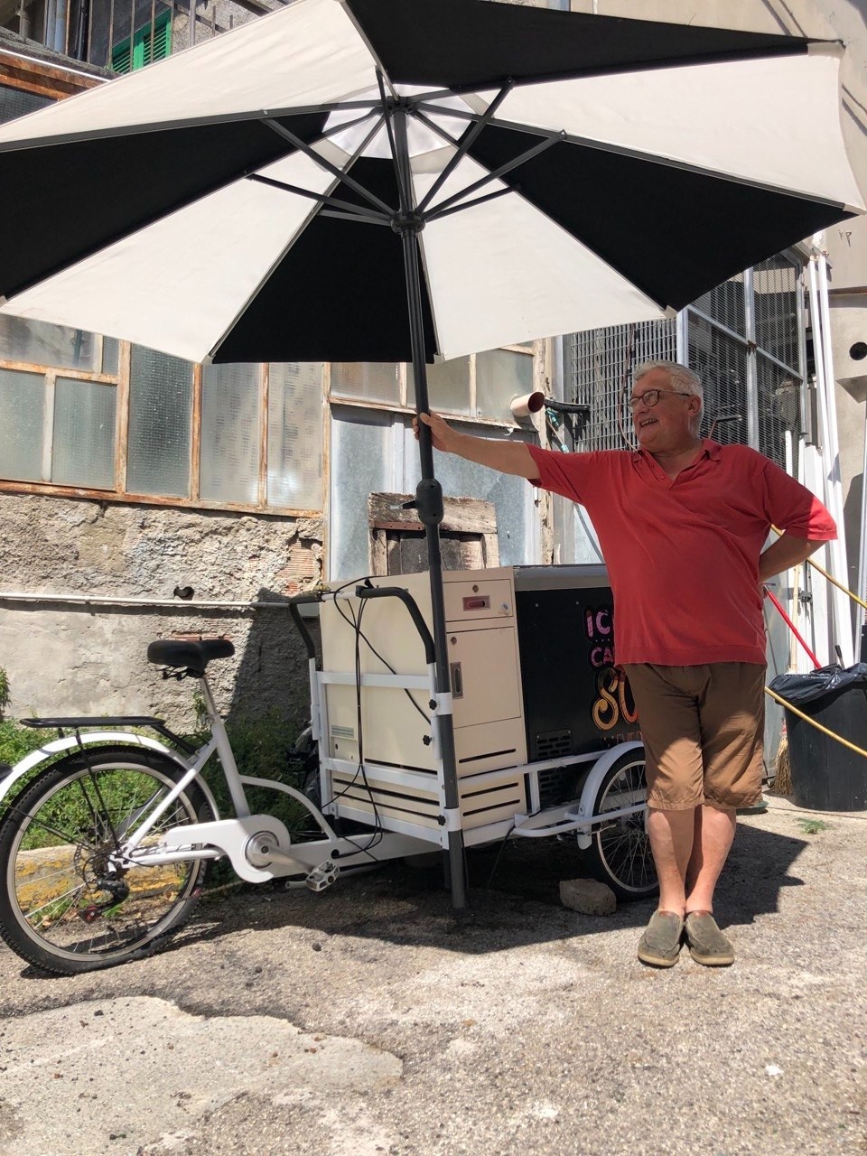 Carretto dei gelati refrigerato