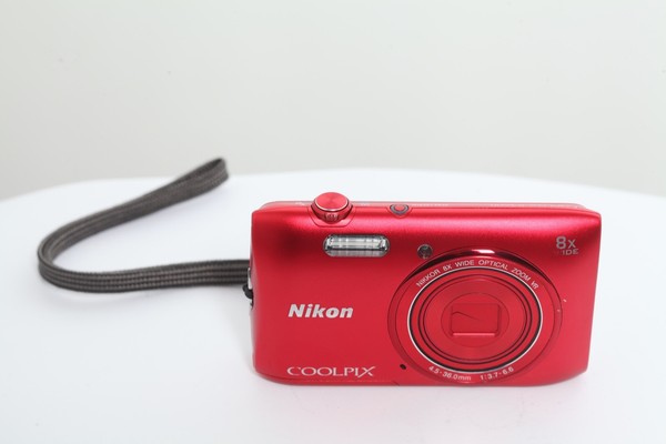 NIKON COOLPIX S3600 . CÁMARA COMPACTA DIGITAL  20,1MP 8X ZOOM