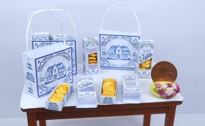 *~*  2 Schachteln mit Teegebäck in einer Geschenktüte , Handarbeit in 1 : 12 *~*
