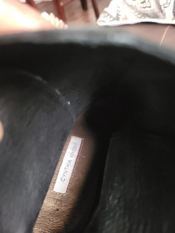 Botines para mujer Cynthia Vincent de cuero negro y fieltro gris, talla 5,5. Foto 3 de 4