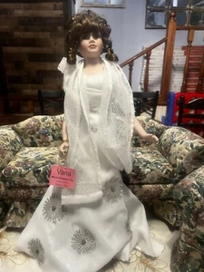 Vana Wedding Collectible Show Stoppers Doll W/ Tags and Stand
