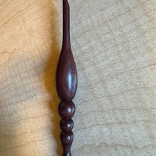 Furls Alpha Crochet Hook   Premium Handcrafted Wooden Hook size I  5.5mm NEW