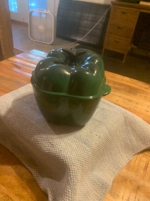 Le Creuset Enameled Cast Iron Bell Pepper Green 2 Qt Dutch Oven Ltd Edition