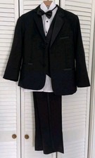 Boys' Modern Fit Tuxedo Suit Set 5 piece Set Size 12 EUC