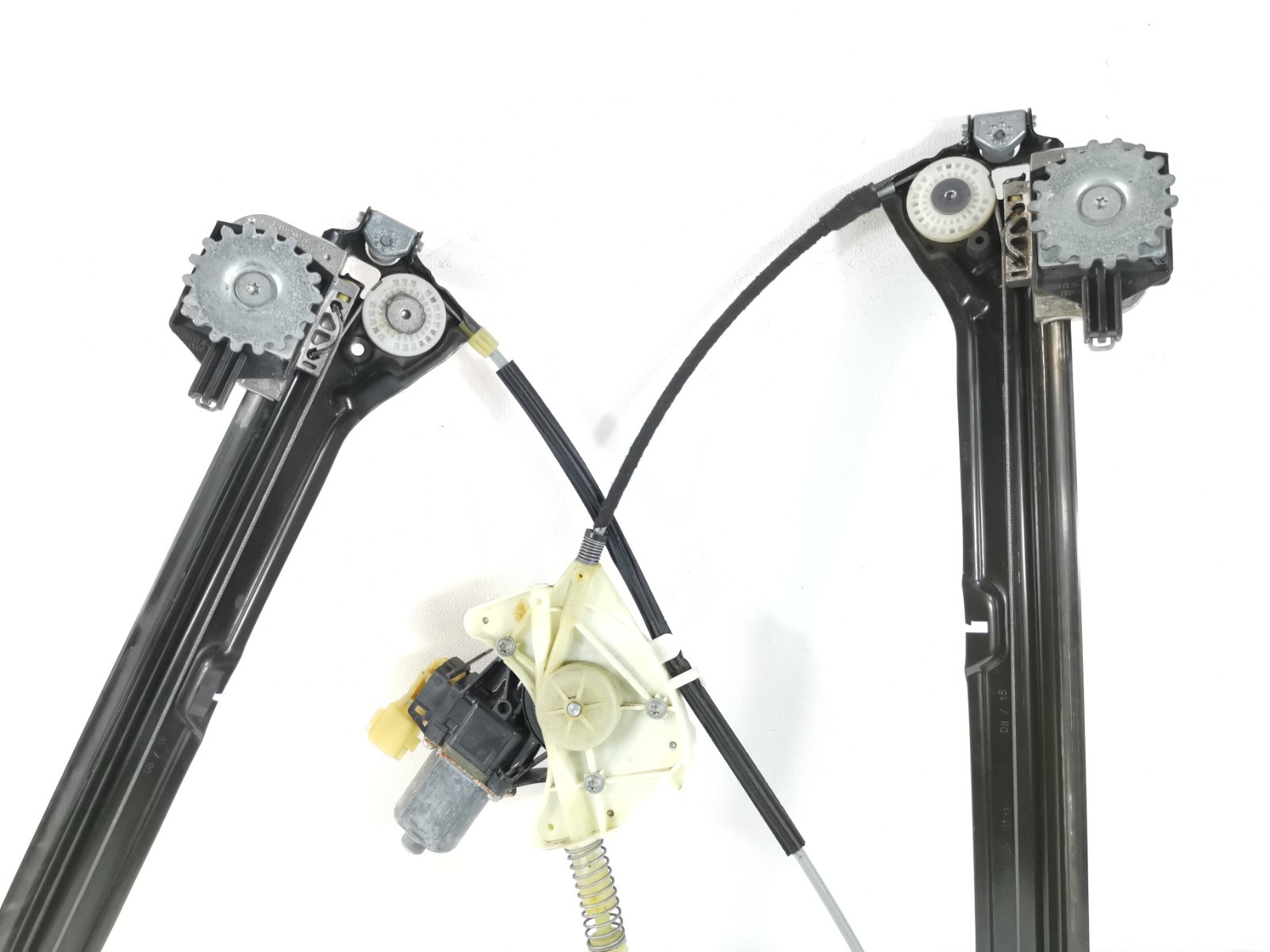Maserati Ghibli RWD 2017 3.0 L Front Left Window Motor Regulator 6700098160 OEM