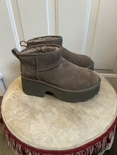 UGG Women's Olive Classic Ultra MINI New Heights Boots Sz 9