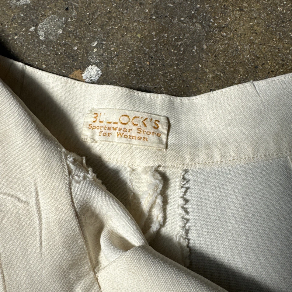 Vintage 1930s White Shorts Bullocks Sportswear Hip Pocket Pleated High Waist - Image 2 of 4