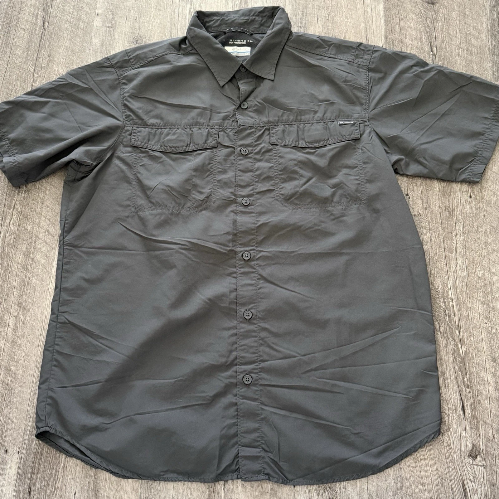 Columbia Fishing Shirt Size Large Omni-Shade Short Sleeve Vented Gray Nylon