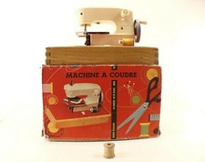 MC n° 116B Machine à coudre France enfant métal à piles 26 cm en boîte