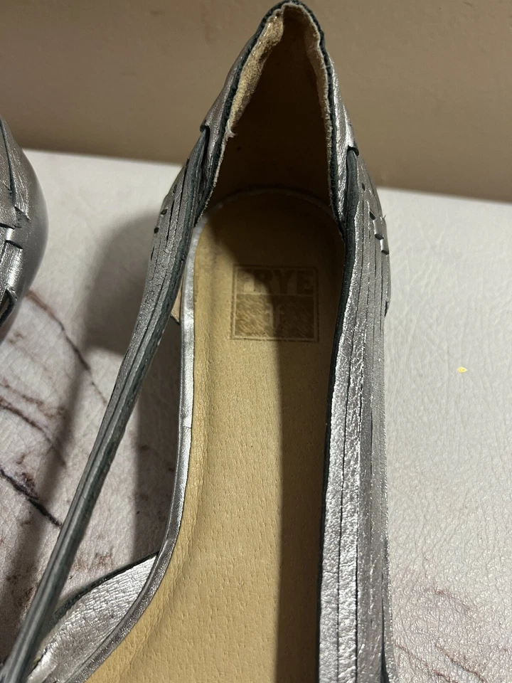 ZAPATOS FRYE CAMERON SKIMMER CUÑAS PLATEADAS PUNTA ABIERTA TALLA 7,5 METÁLICOS Foto 4 de 4