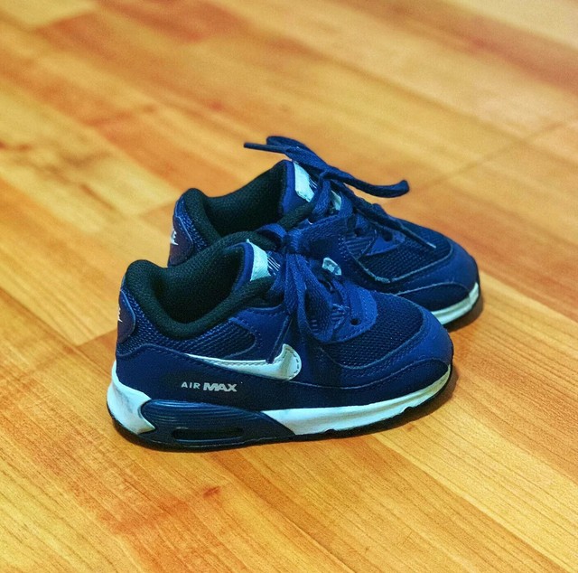 navy blue toddler air max