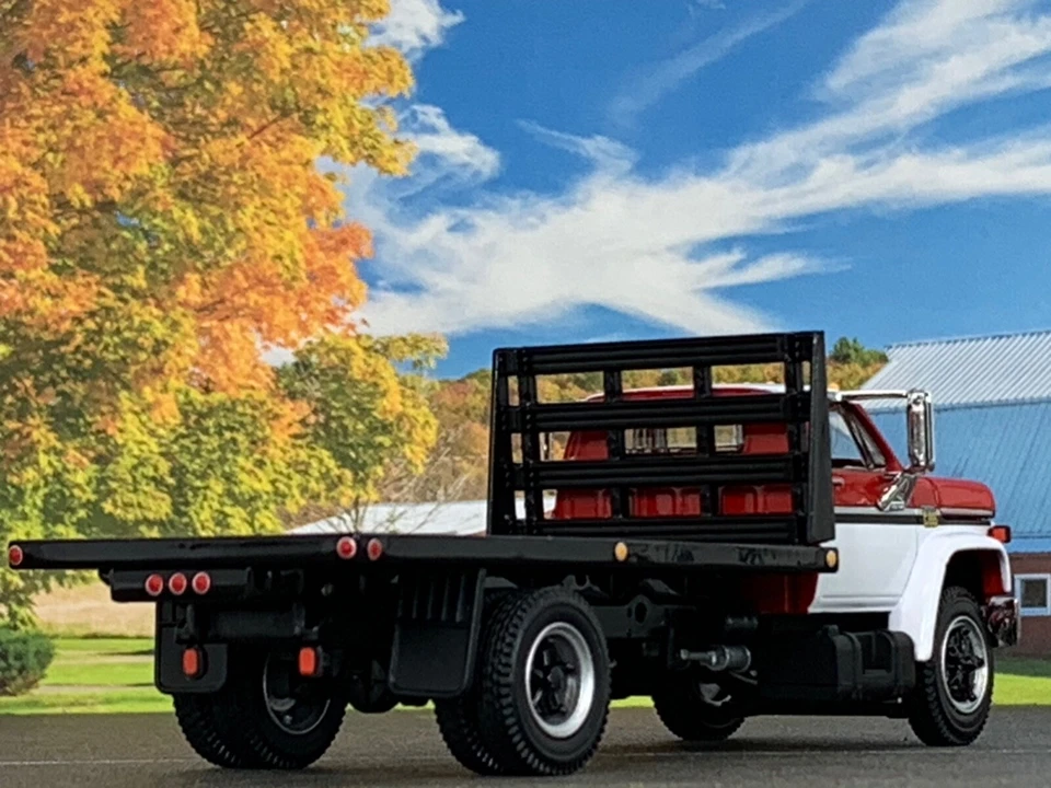 1/64 DCP WHITE/RED CHEVY C65 SINGLE AXLE FLATBED - Image 2 of 4