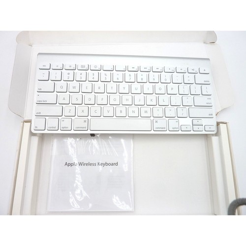 Apple MC184LL/A A1314 Wireless bluetooth Keyboard - Picture 3 of 9