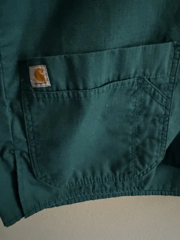 Мужской приталенный топ Carhartt с шестью карманами и v-образным вырезом зеленый C16418 средний - Изображение 2 из 4