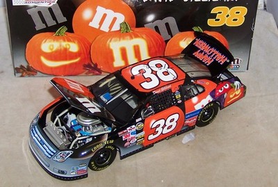 1:24 ACTION 2006 #38 M&M'S HALLOWEEN SPECIAL FORD FUSION DAVID