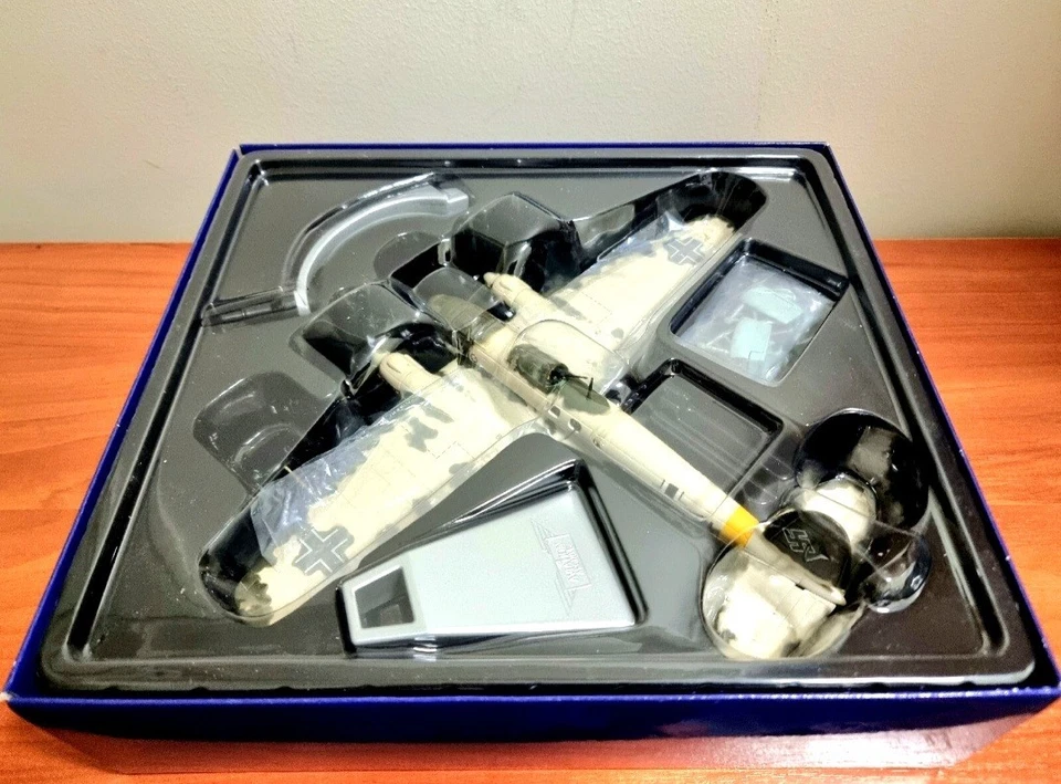 Corgi 1:72 AA33713 Heinkel He 111 H-5 1./KG 53 "Legion Condor" 1942-43. - Image 3 of 4