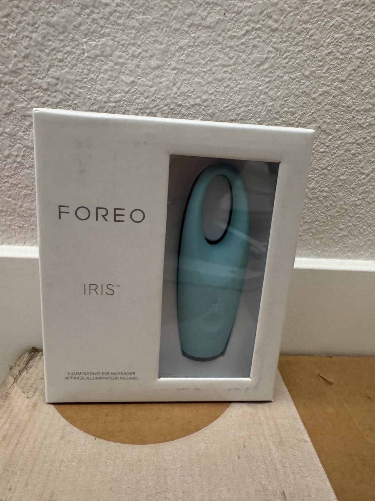 FOREO IRIS Illuminating Eye Massager – Aqua – With Box, Charger & Pouch