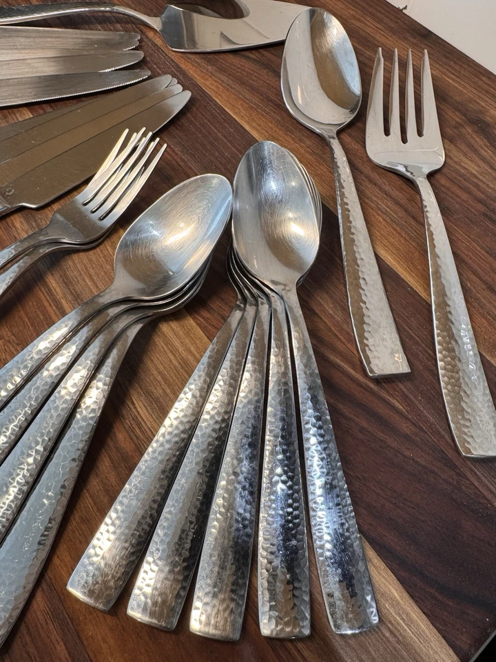 Lote de 24 cubiertos de acero inoxidable martillado Hampton Tomodachi 18/10 Foto 4 de 4