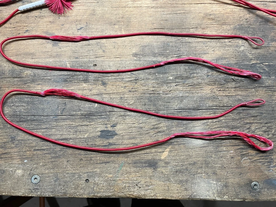 Mathews VXR 28 - Complete Bowstring Set - Signature Scarlet Red - Image 4 of 4