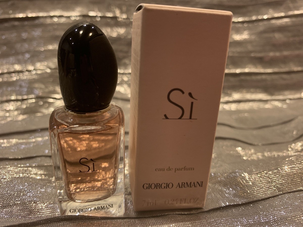 GIORGIO ARMANI☆si☆新品未使用送料込み！ Armani Si Perfume By Giorgio Armani Mini EDP Spray 0.5oz/15ml For