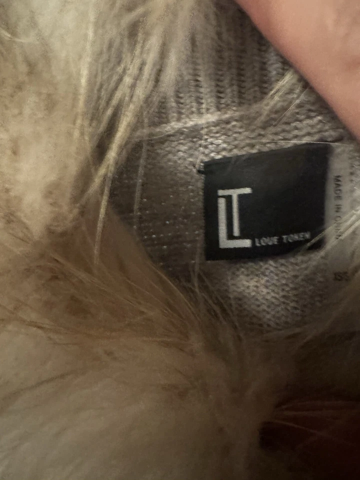 Poncho Love Token de piel con cuello de piel pequeño Foto 4 de 4