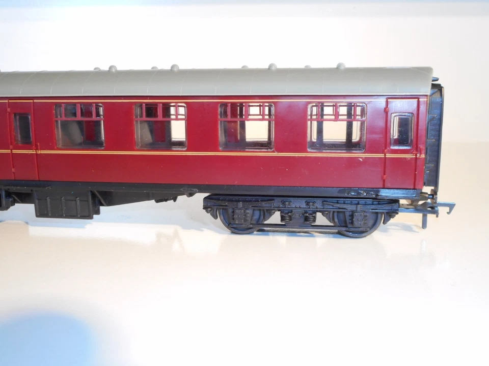 BR passenger Carriage from Magazine promotion. Excellent cond. OO Scale. No box. - Image 4 of 4