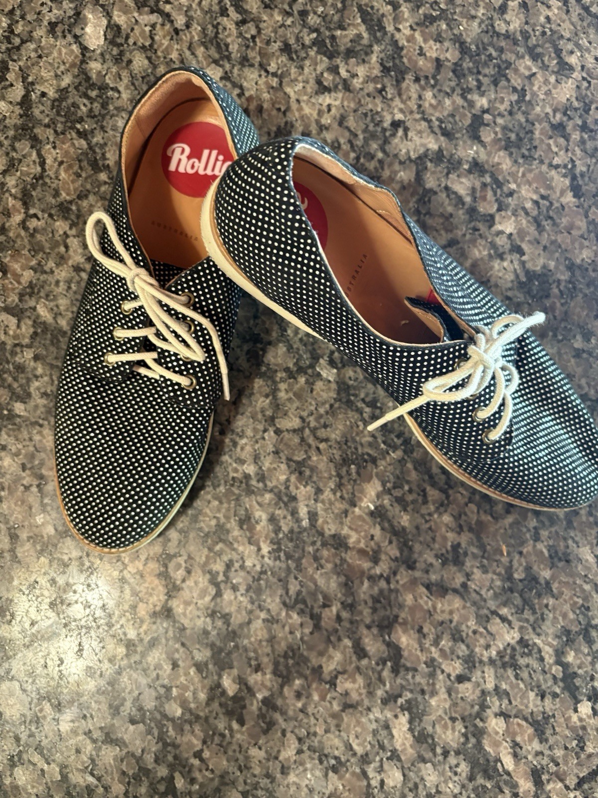 SAOLA Scarpe casual Rollie Derby australiane nere con suola in gomma bianca taglia 38 US 7 5 8