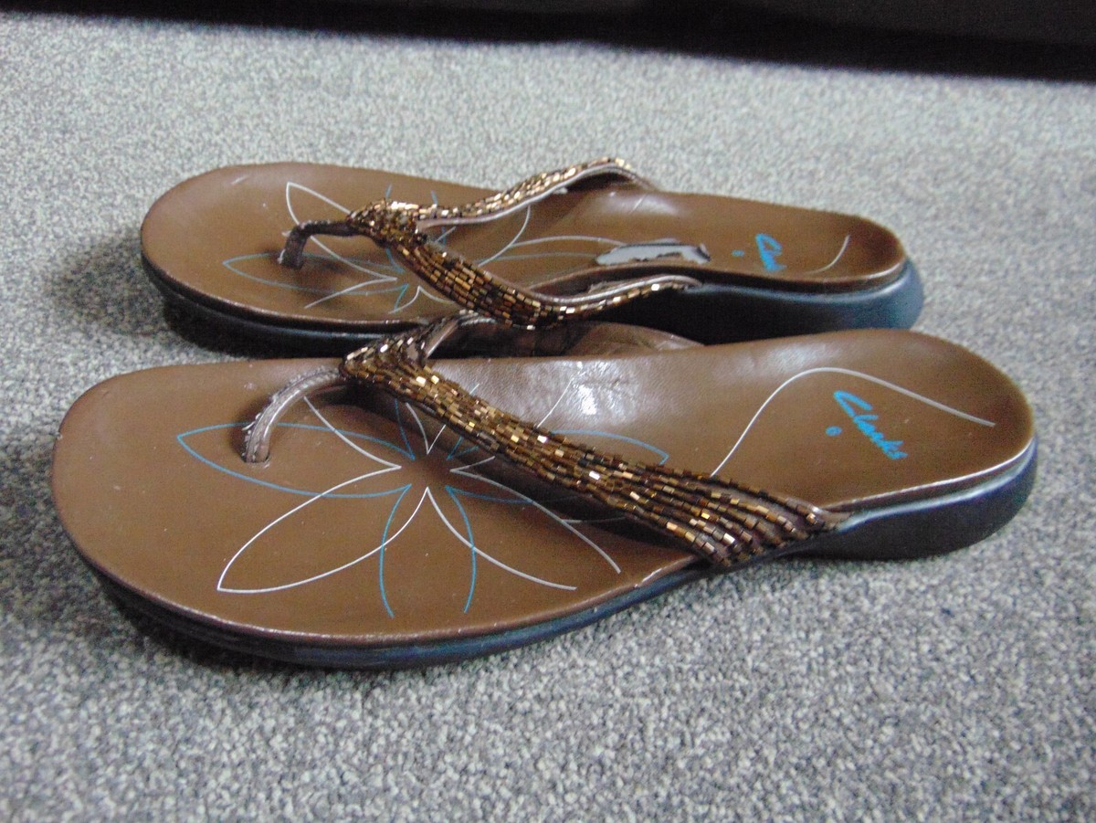 Ladies Clarks Embellished Toe Thong Sandals Size UK in Brown