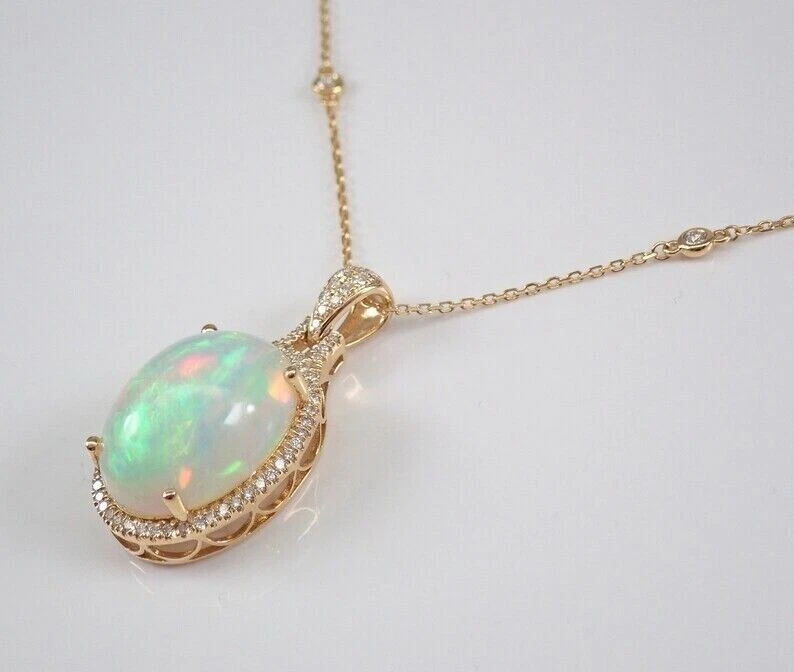 Colgante de halo de ópalo de fuego simulado de corte ovalado de 2.30Ct Cadena chapada en oro amarillo de 14K de 18" Foto 4 de 4