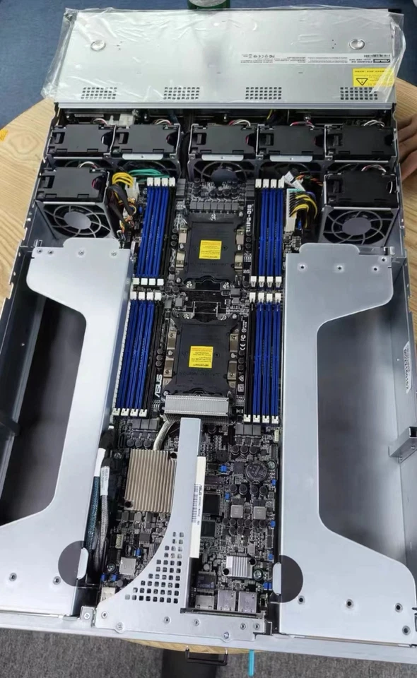 ASUS ESC4000 G4 2U Rackmount GPU Server 8X3.5" 2XPSU Support 2XLGA-3647 4XGPU - Image 4 of 4