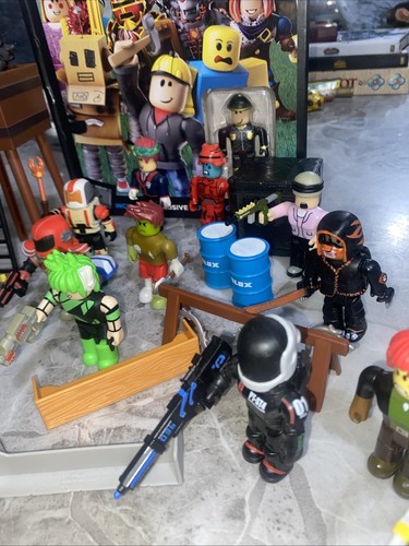 Roblox Figure Bundle Lot with Accessories - Picture 11 of 11