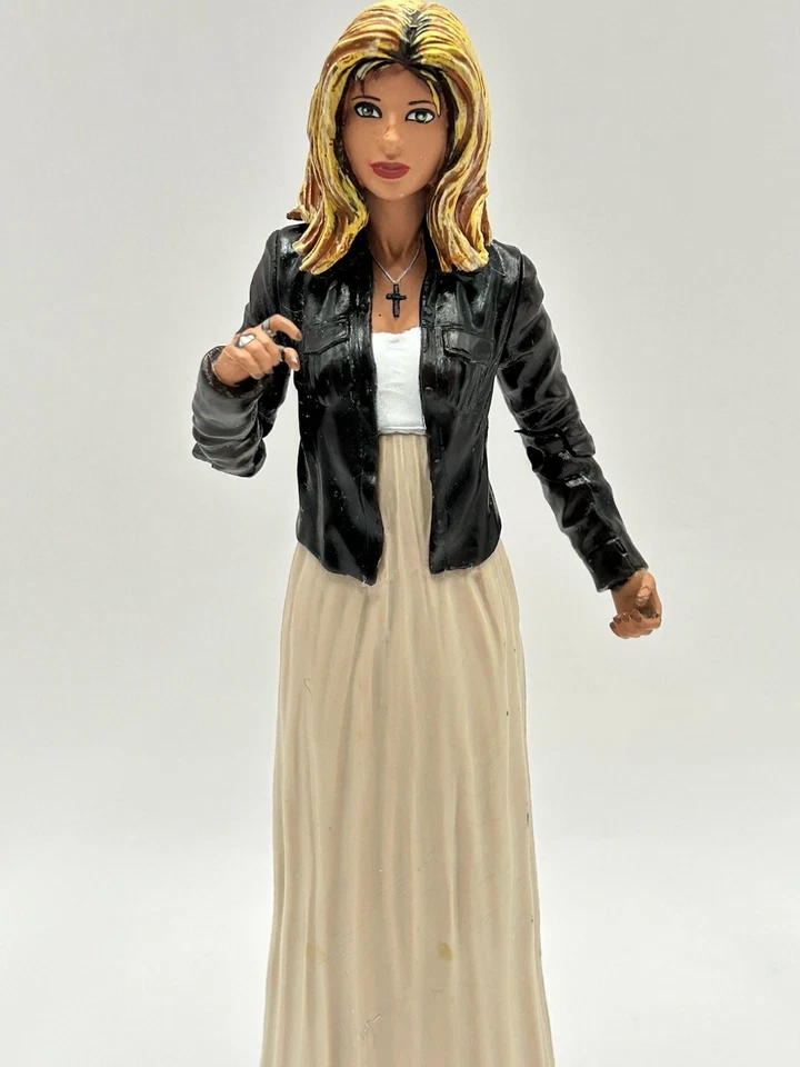 Figura de acción Buffy the Vampire Slayer Prophecy Girl 6" exclusiva de ToyFare Foto 3 de 4