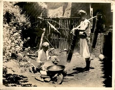 GA285 Approx 1920s Orig Photo MAKING PALM SUGAR CELEBES ISLAND DUTCH EAST INDIES