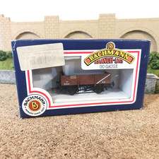 BACHMANN OO GAUGE 33-078  5 PLANK CHINA CLAY WAGON ( NO HOOD )    FREE POST