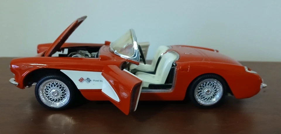 Vintage 1957 Chevrolet Corvette Diecast Model Car (SS7708) Red w/White 1:24 - Image 2 of 4