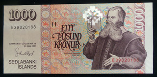 Iceland Uncirculated 1000 Kronur Banknote. Dated 2001. Serial # E 39020188.