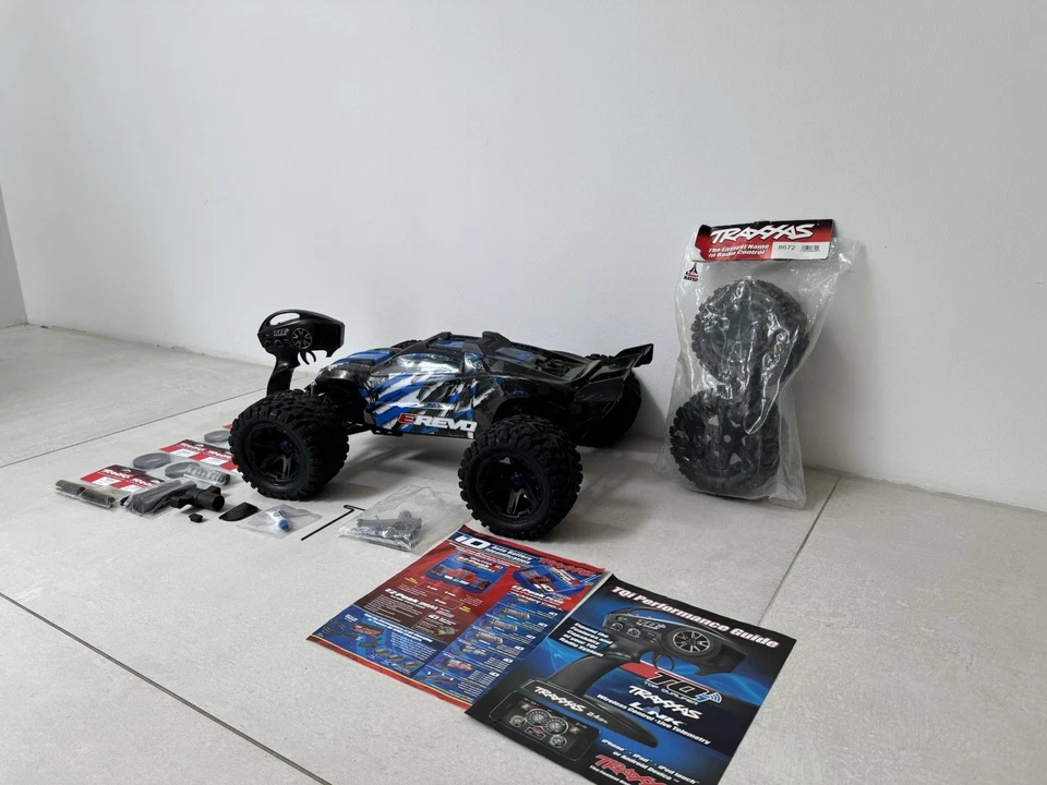 Traxxas E-Revo BL 2.0 4x4 VXL 1:8 Brushless + Zubehör - Bild 4 von 4