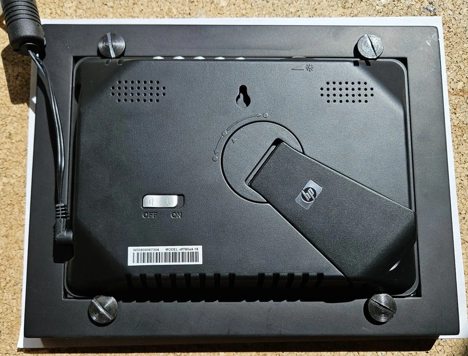 HP DF780a4-18 7" Black Wood Digital Picture Frame With Interchangeable Matters - Image 2 of 4