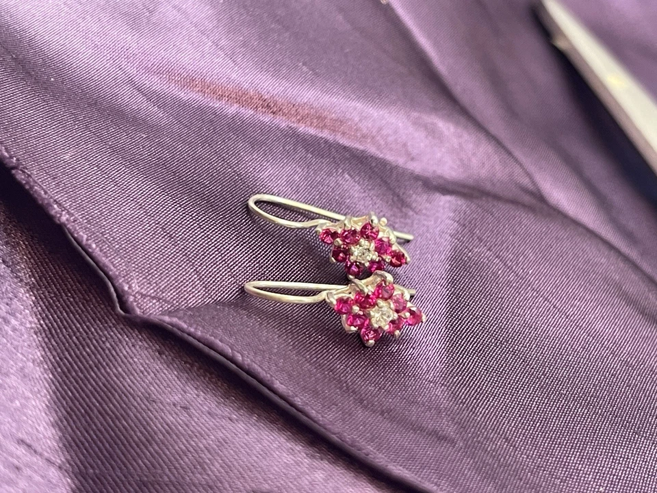 全新带盒 AVON 纯银实验室制作红宝石精致吊坠穿孔耳环 全新 — 第 2/4 张图片