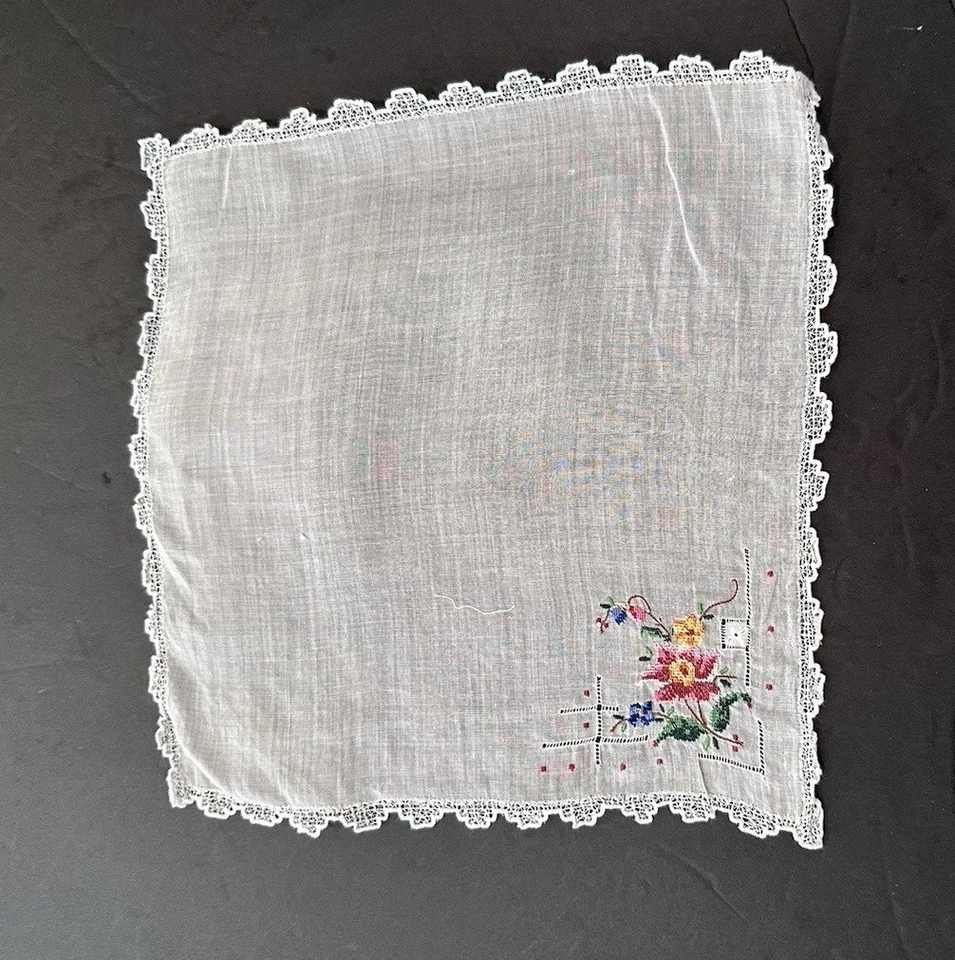 Pañuelo rosado vintage finamente bordado flor ráfaga Foto 2 de 4