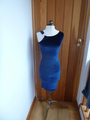 boohoo blue velvet dress Boohoo Navy Sleeveless Velvet Knee Length Dress | Gently Used