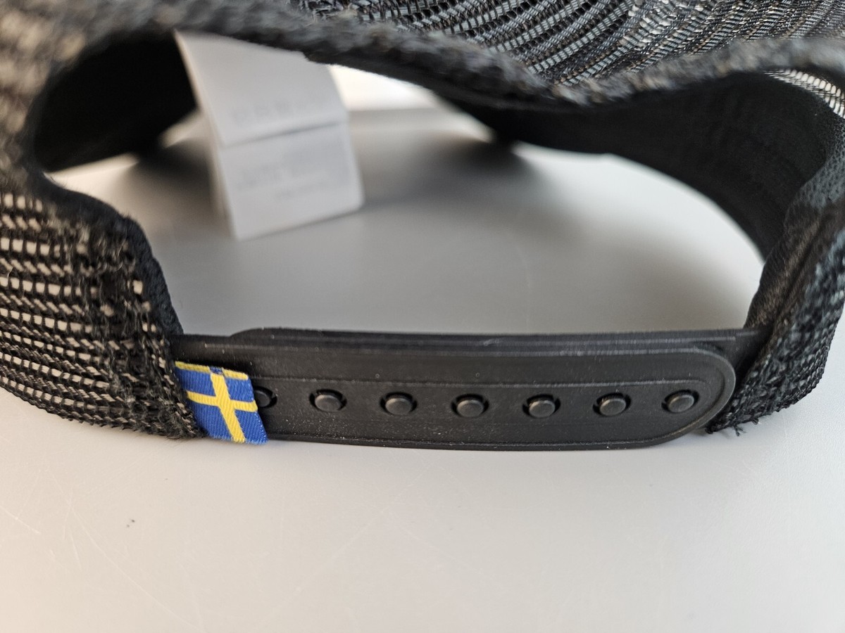FJALLRAVEN SWEDEN 1960 Logo Black Snapback Trucker Mesh Baseball
